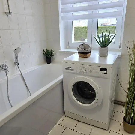 5 Personen, Naehe Bahnhof * Halberstadt